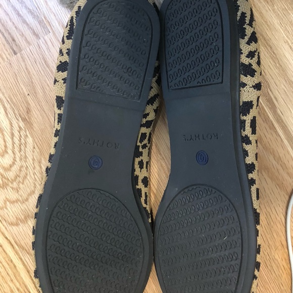Rothys 8.5 spotted round flat shoes. - Picture 2 of 3